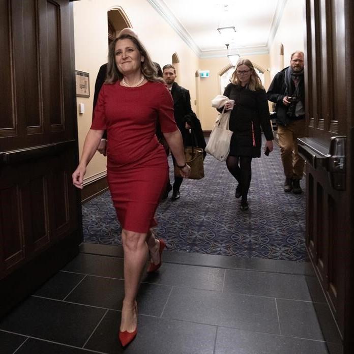 Feds set aside $7B from Canada Growth Fund for carbon-price contract guarantees